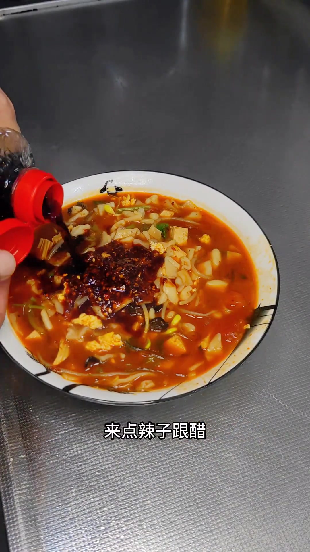 你就说下雨天来一碗烩麻食美不美 这一碗好过瘾 陕西面食