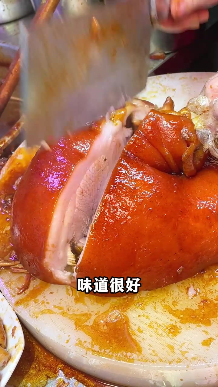 一家人都是点蹄的粉丝!十年财务宝妈,开一家儿子喜欢的猪脚饭店