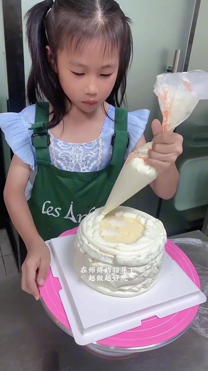 嘿嘿～国庆出游自己动手做Hello kitty生日蛋糕