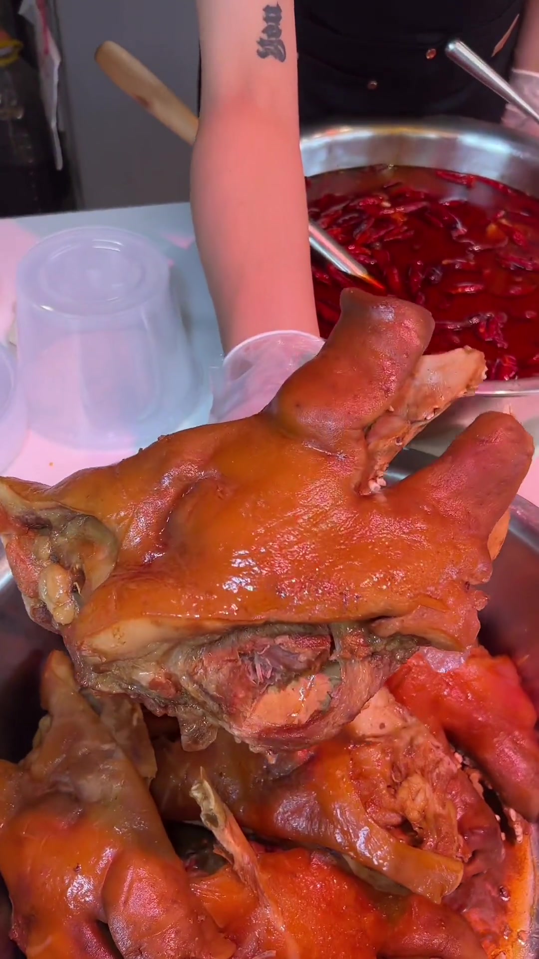 城阳一代名酱!老板娘人美店里的肉也好吃!红焖大骨头19.8一斤!猪头肉也只要25.8一斤!
