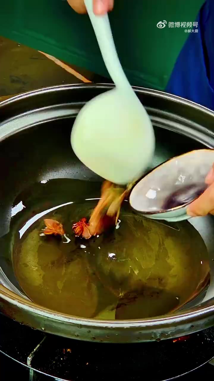 在家也能吃到的经典鲁菜-把子肉!老郝给大家复刻出来,软烂入味,大口吃肉太香了!美食视频教程