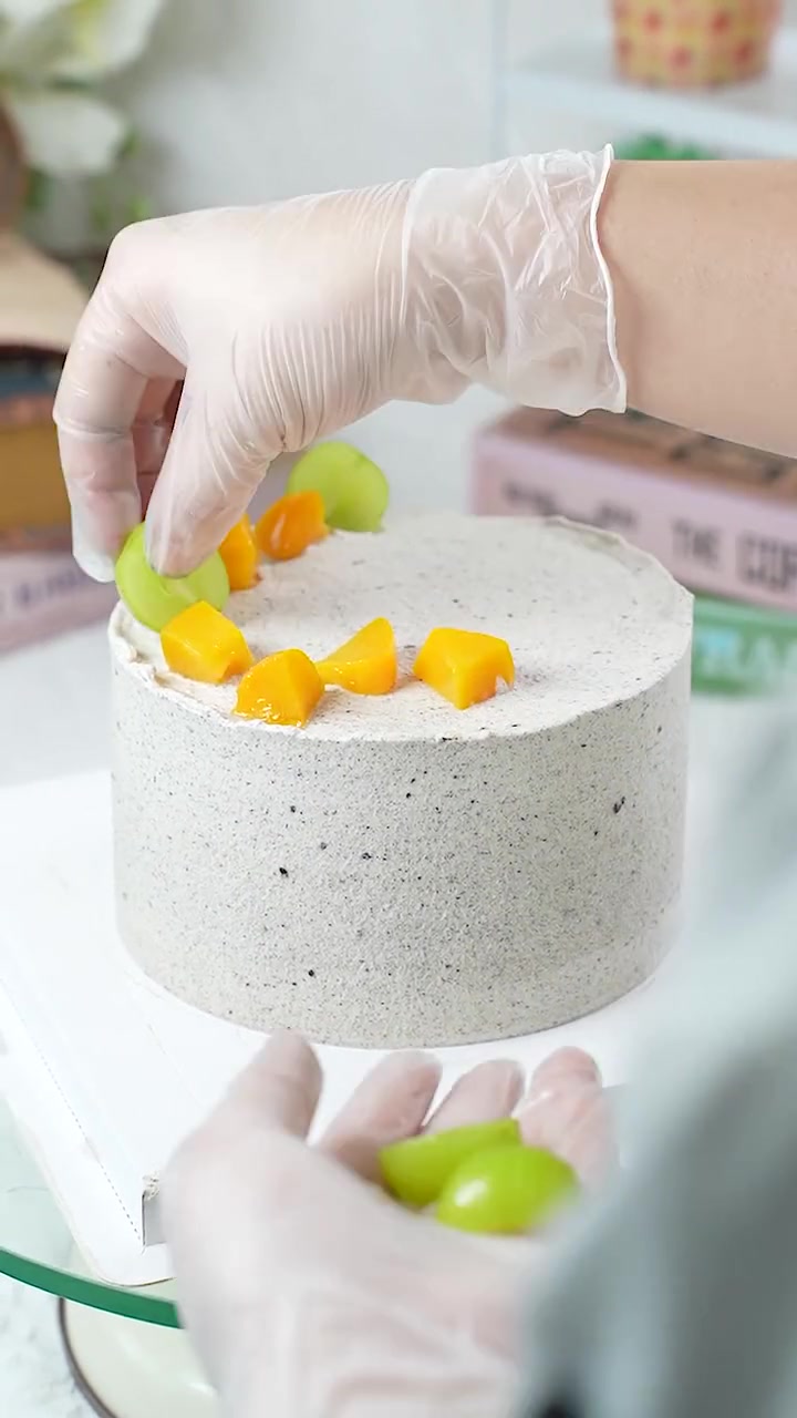 令人怦然心动的蛋糕,并不一定技术复杂,简约精致的网红奥利奥生日蛋糕,也能令人眼前一亮!厦门