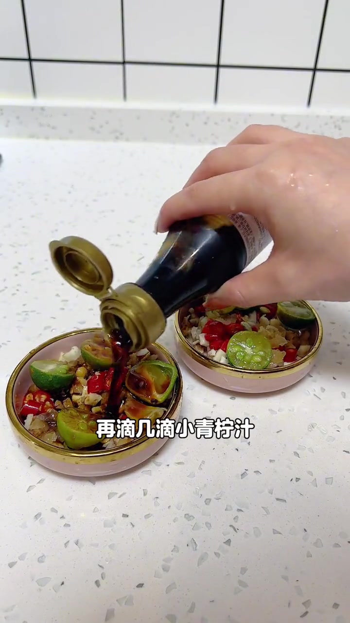 不得不说 海南文昌椰子鸡 太绝了!肉质鲜嫩 汤鲜味美 没吃过的一定要尝尝 椰子鸡