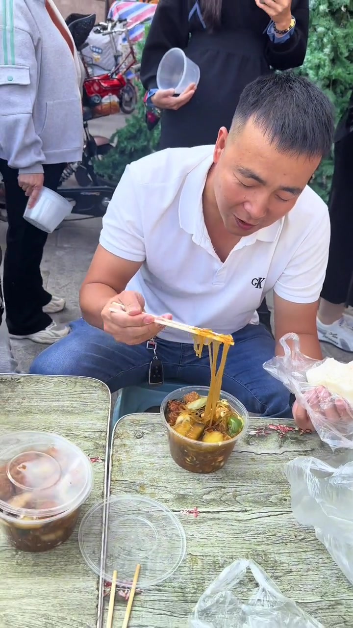 开车一个多小时来磁县吃网红大锅菜了!第一锅没等到还得再等第二锅先做!人间烟火 大锅菜