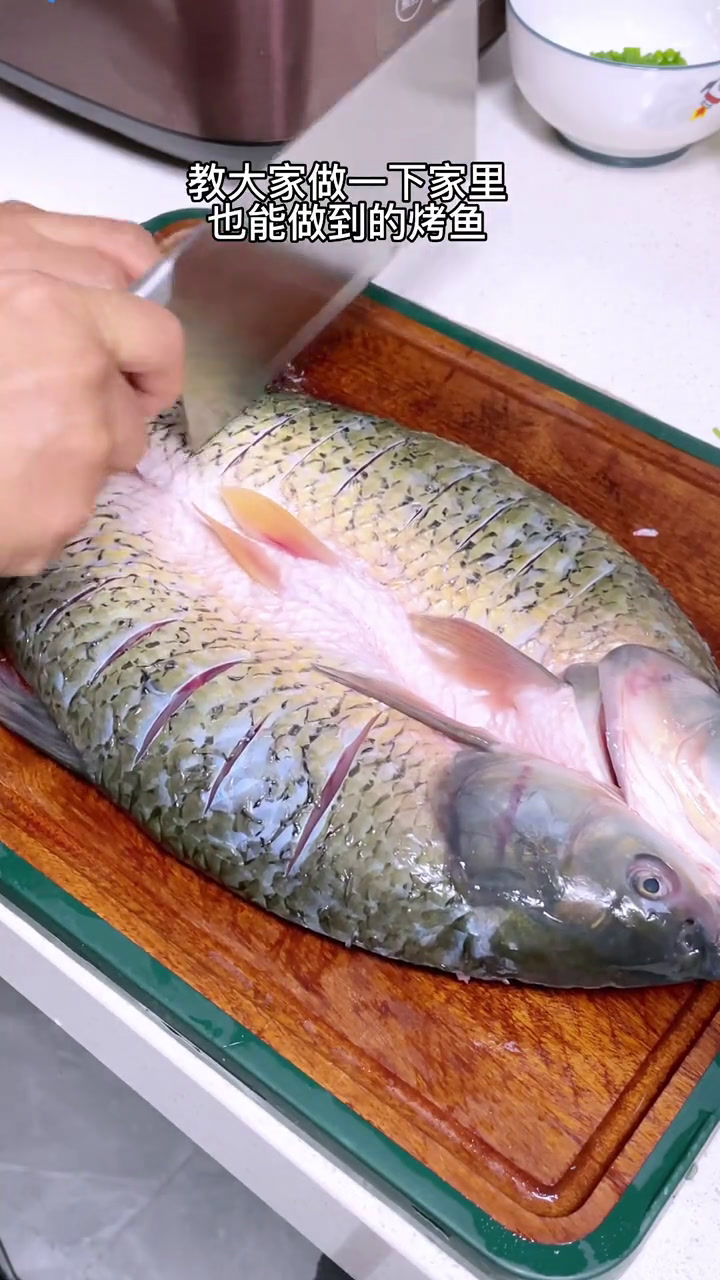 天气转凉自己在家里做烤鱼美味又好吃 家常烤鱼简单做法