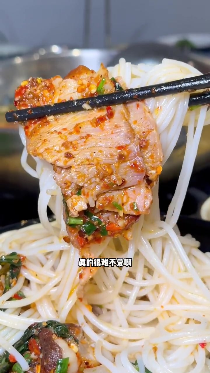 昆明最近的天气。这一顿这种酸酸辣辣的难道不舒服吗 猪脚 猪肘肉 脆皮猪脚火锅 酸汤猪脚 火