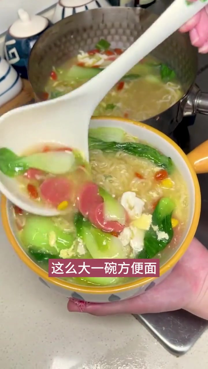 国货之光白象方便面,每一口都是童年的味道,便宜大碗又好吃,连汤都舍不得放过!心动不如行动,