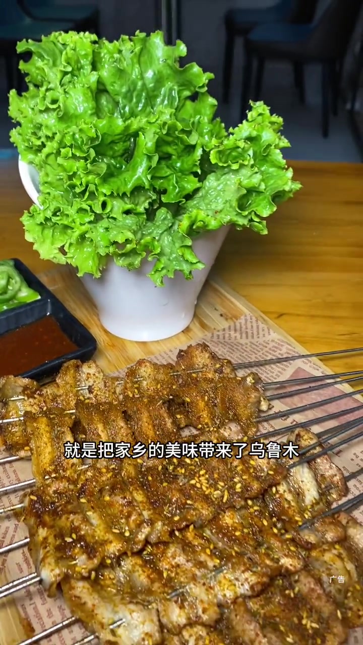 好吃的东北锦州烧烤我先冲 妈呀太香了 大口吃肉 夜宵