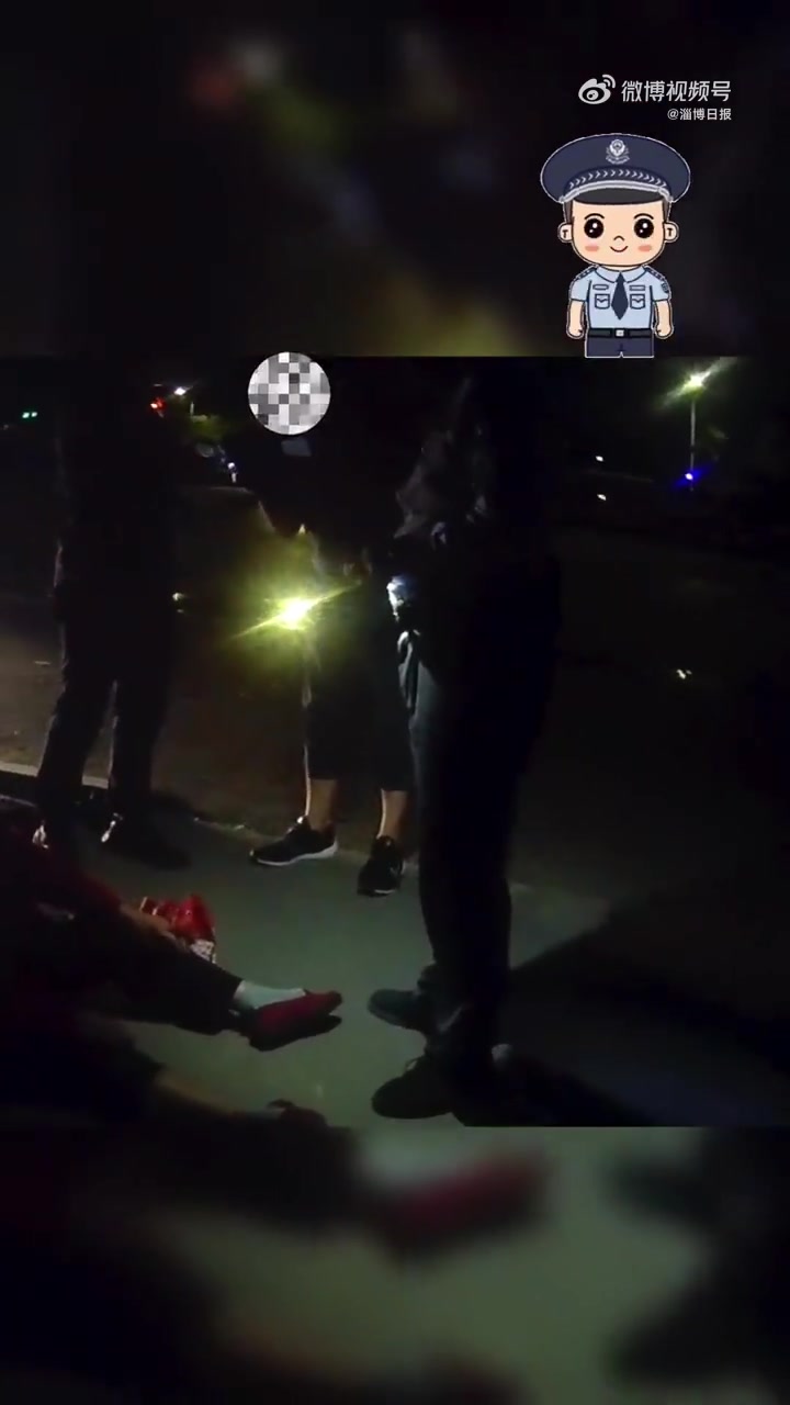 老人深夜迷失街头淄博民警暖心劝慰救助 10月7日凌晨2点左右,淄博市沂源县公安局义乌警务站
