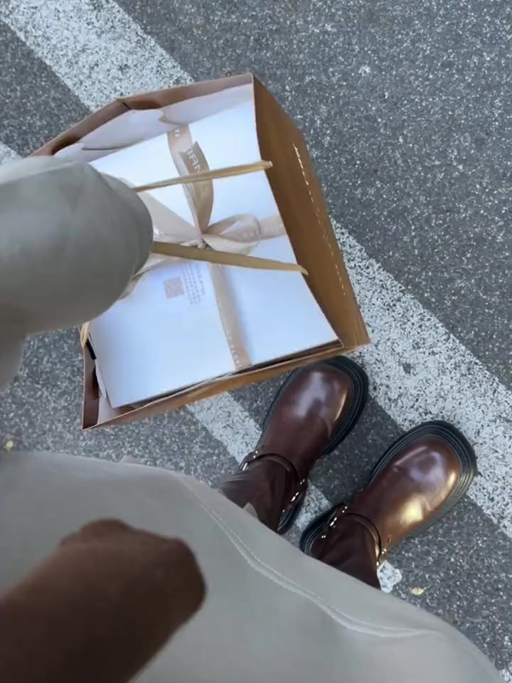 万事俱备,就差一个小蛋糕啦!艾特你列表第一给你买～人气蛋糕推荐 如何get氛围感生日照 不