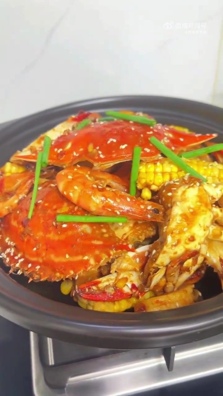 娃娃又想吃蟹肉煲了,老母亲能怎么办,只能安排呗螺蛳粉肉蟹煲 不可辜负的美食 微博厨房大赛