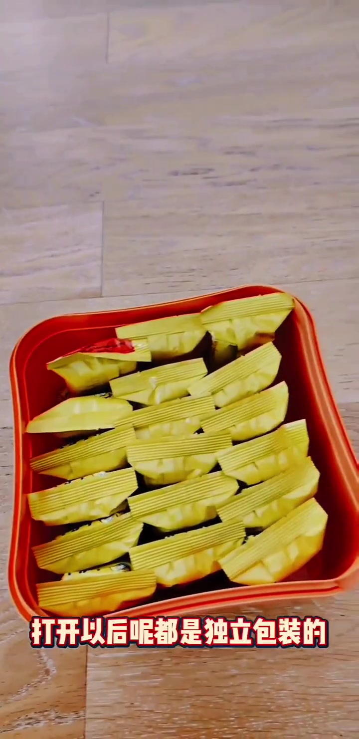 妈呀太香了 一口吃回童年 的马来西亚 茱蒂丝进口夹心饼干 馅料满满一口咬下去超满足的 花生