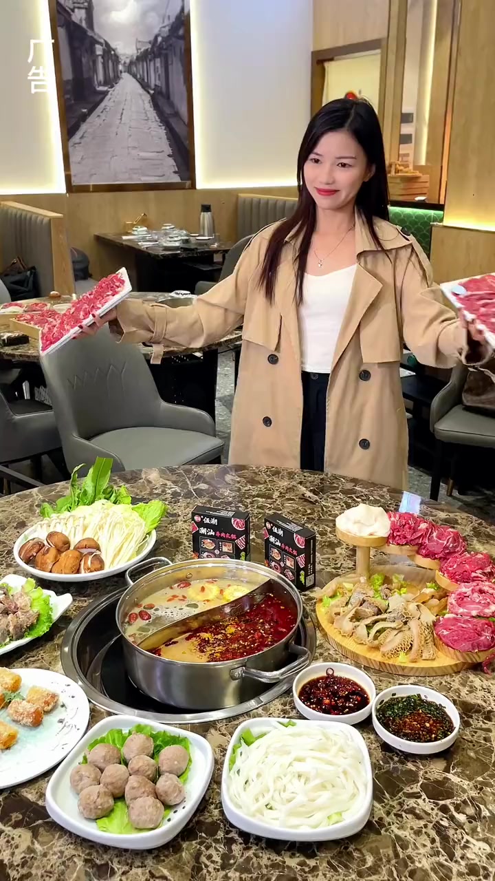 玉林文化广场伍潮潮汕牛肉火锅,团购价格不贵,菜品丰富!套餐很不错在视频左下角优惠团购下单来