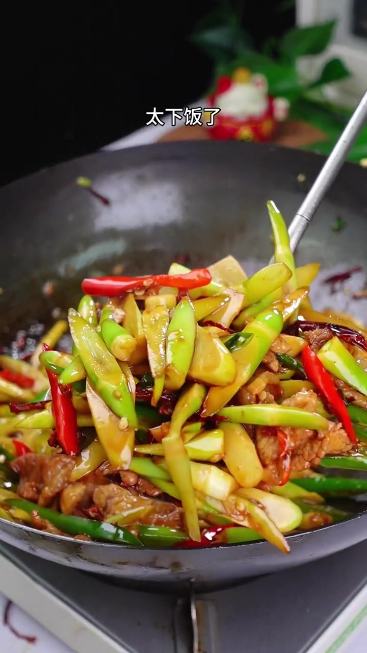 以后想吃下饭菜了,你就像我这样做个青笋炒肉,香辣好吃又下饭 家常菜 下饭神器 青笋炒肉