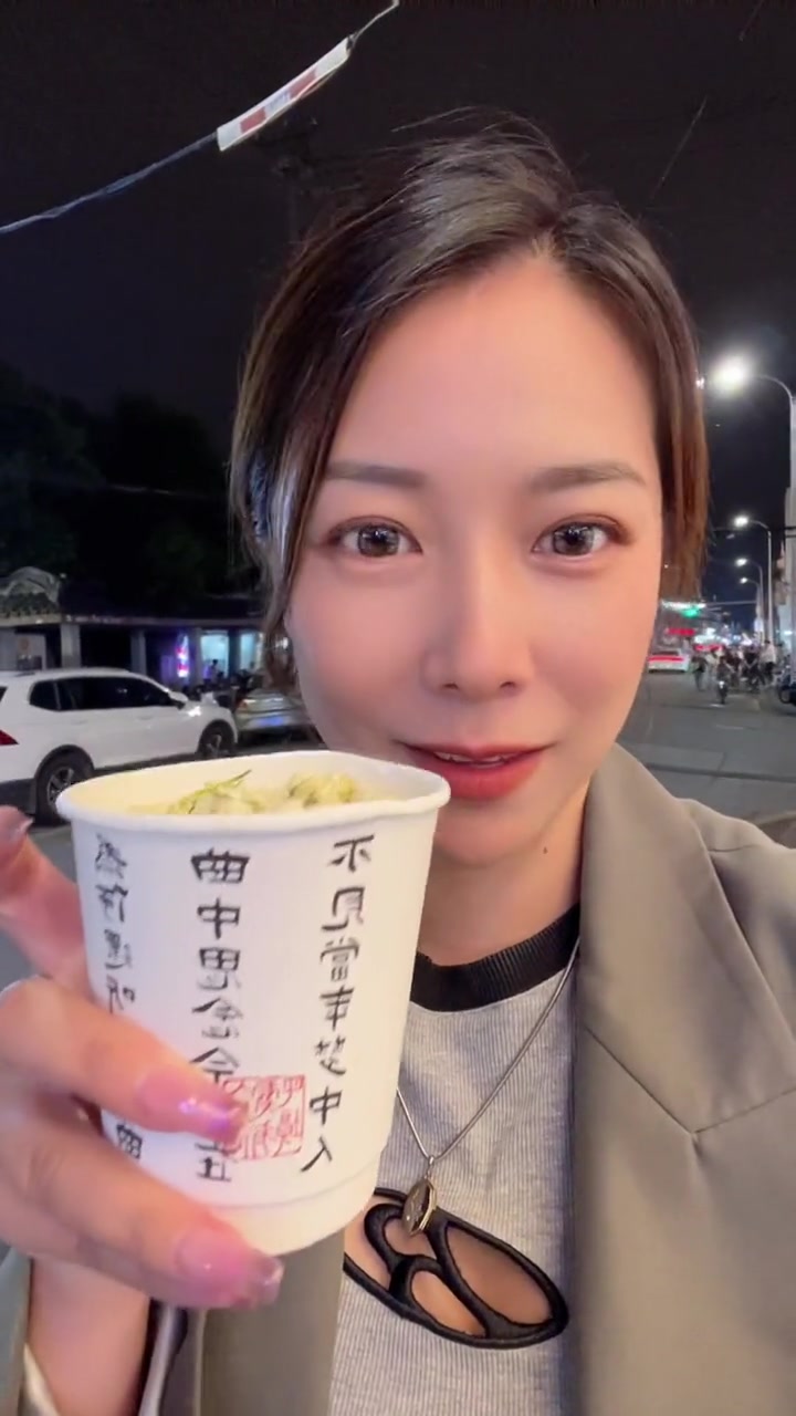 要不我也去摆个罐罐烤奶摊吧!你会来买吗!仙女都在喝什么 一杯奶茶的仪式感 夜市里的烟火气 