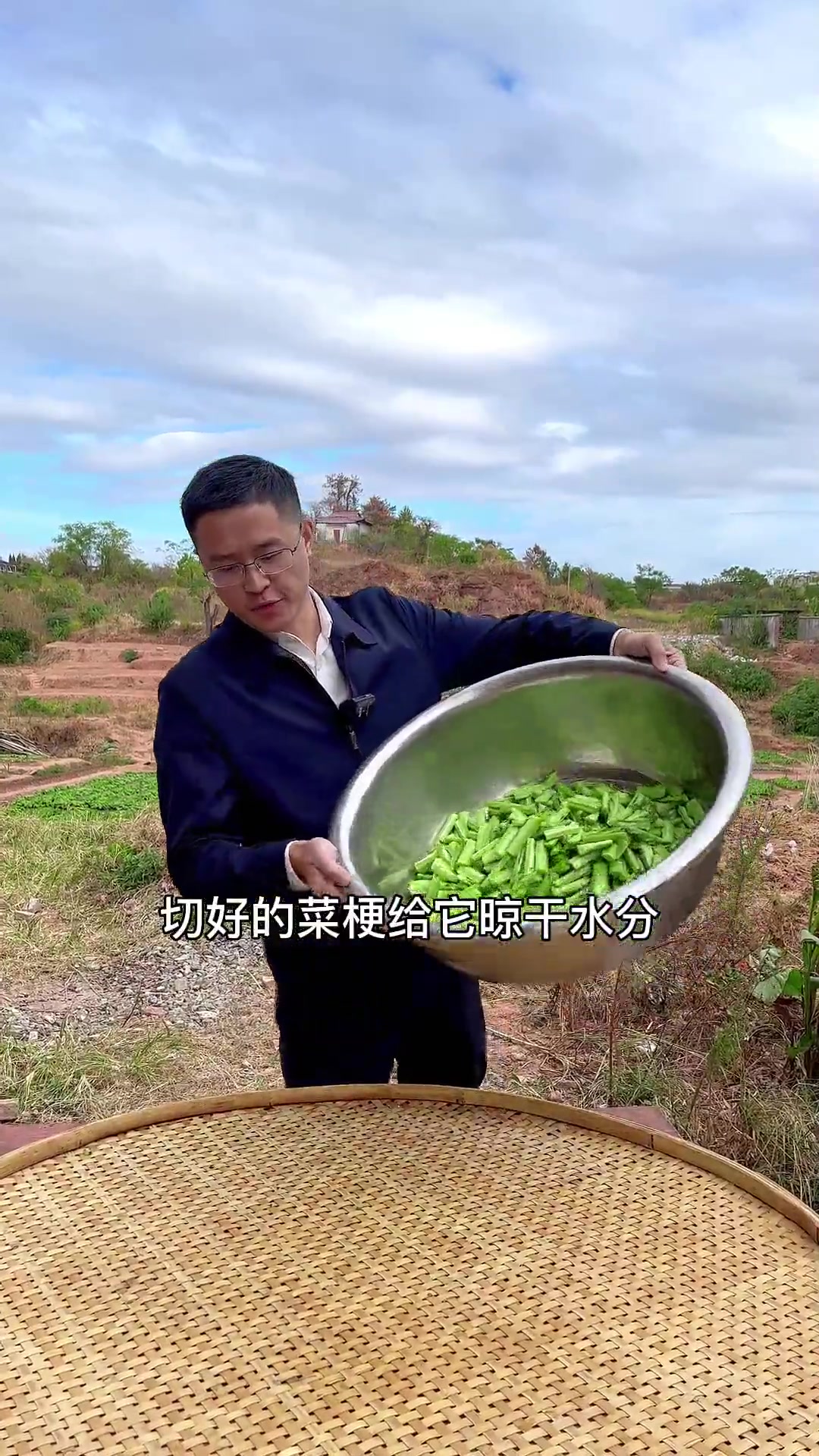 江西辣菜 江西有句俗话:一顿不吃辣