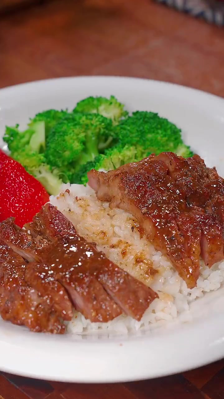 美食分享 日常   以后猪肉买回来别再炒着吃了,像我这样做个香煎猪排,软嫩多汁,简单又好吃