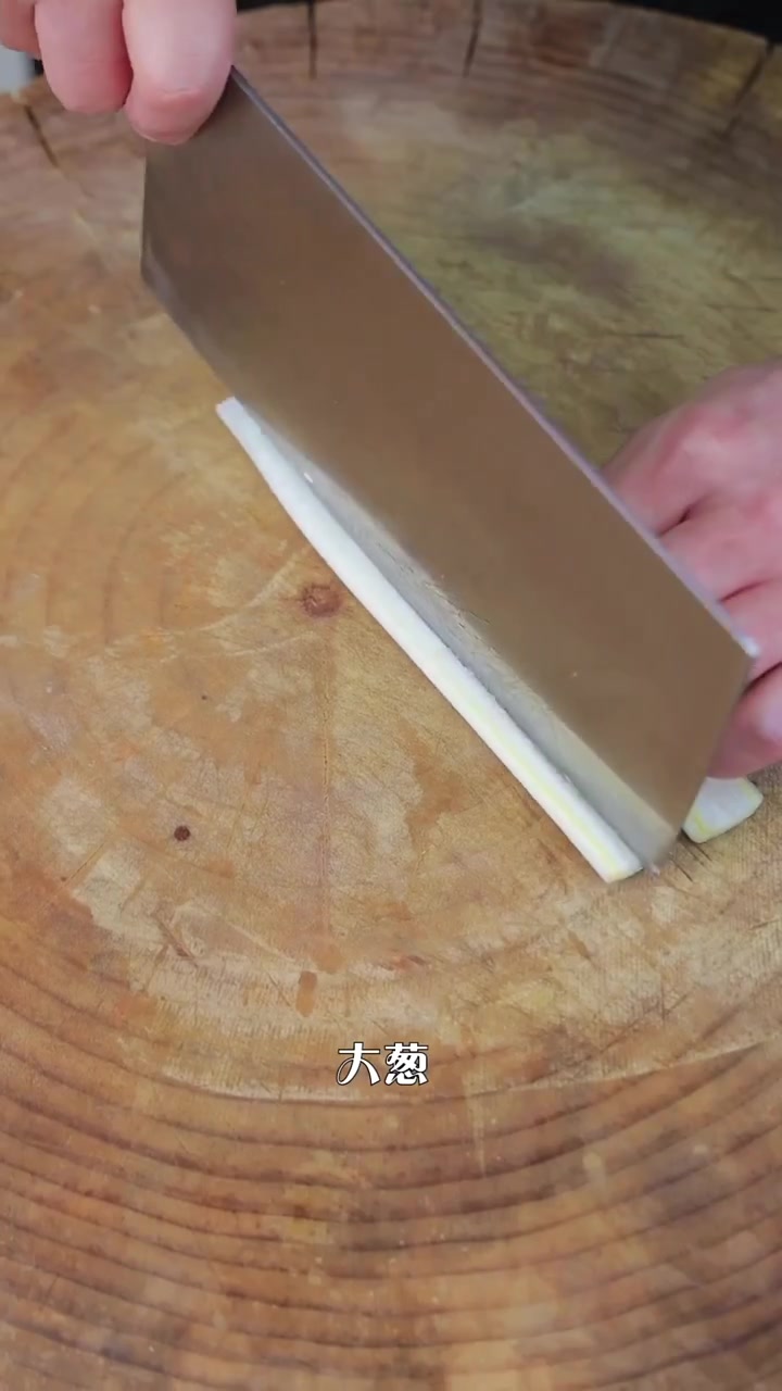 来伊宁怎么能不吃碎肉拌面呢