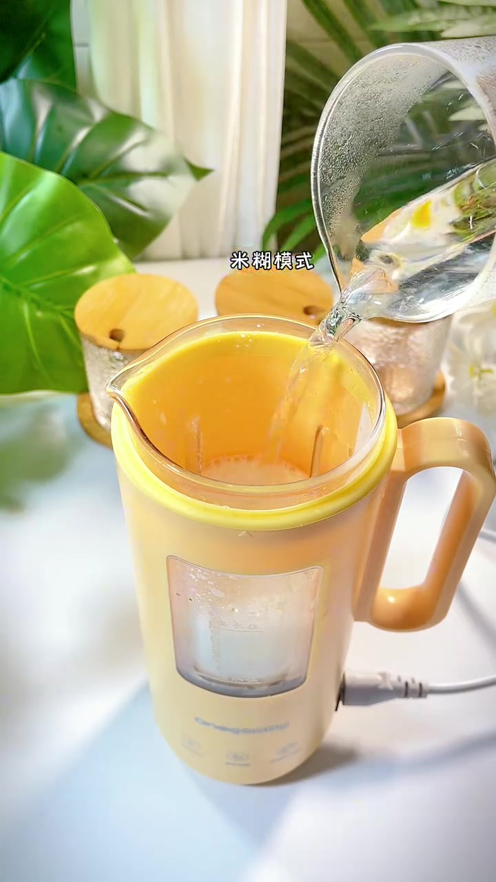 10分钟搞定+2岁宝宝早餐 今天吃有菜有肉有有蛋的鸡排手抓饼,搭配奶香玉米糊