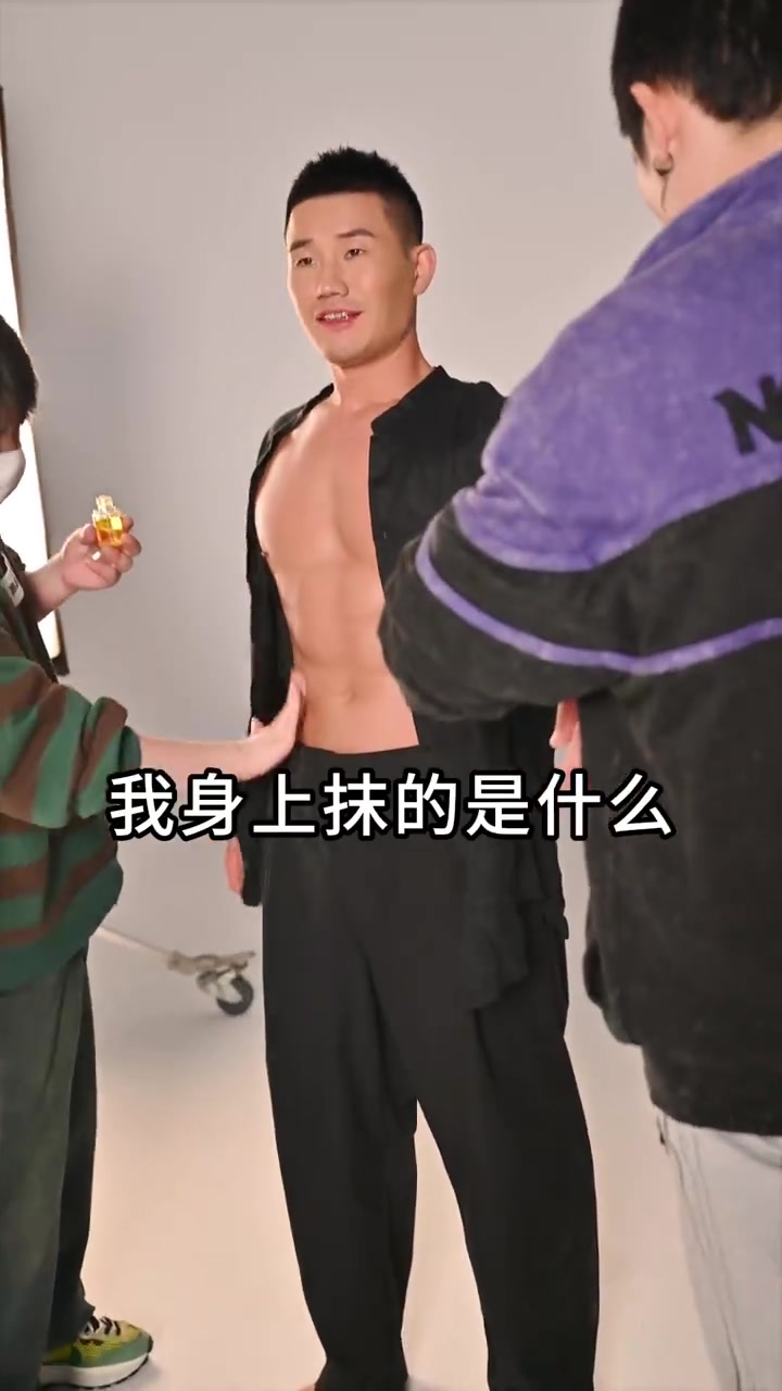 谢孟伟 衣服不够,腹肌来凑「嘻嘻」我的入秋n件套