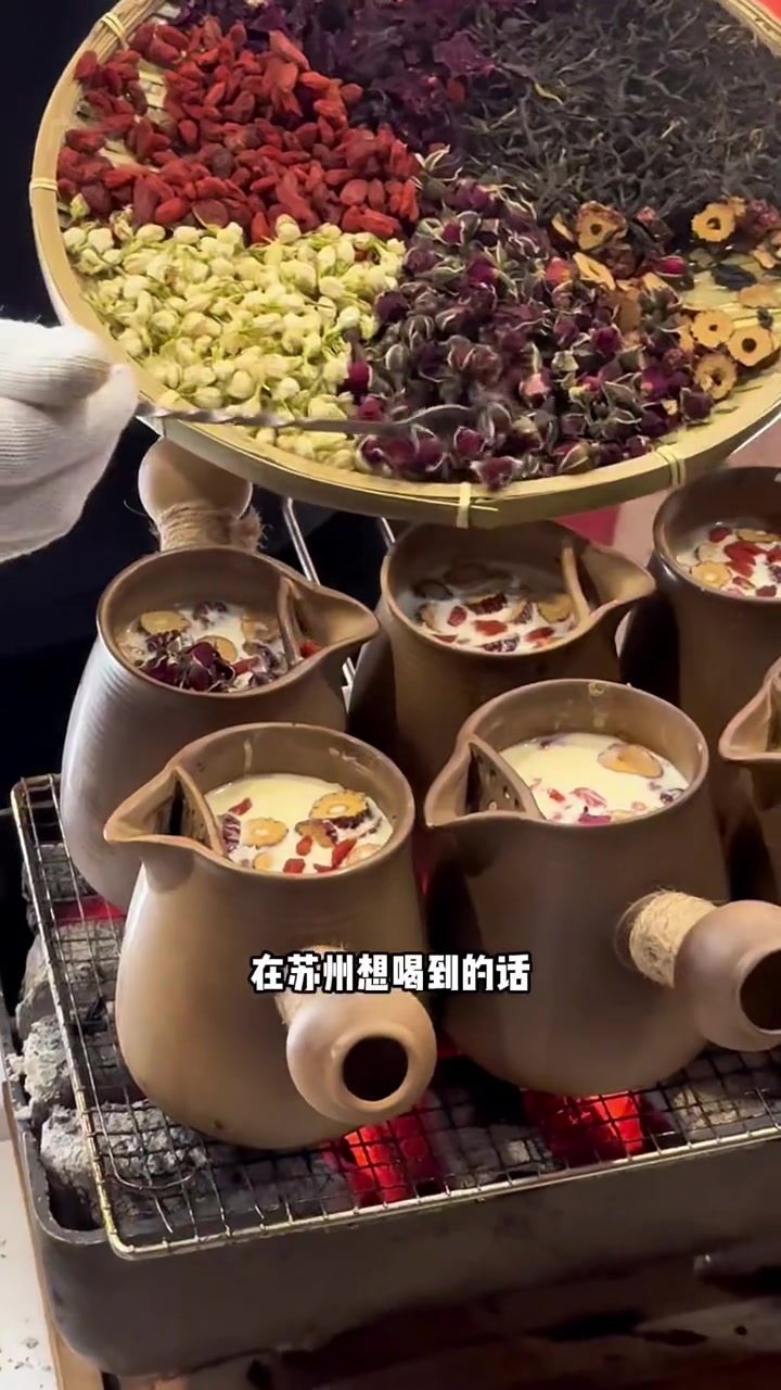 大半夜也能喝到奶茶嘞 热门大牌奶茶必点攻略 端点烤翅 一杯奶茶的仪式感 街头小吃 奶茶