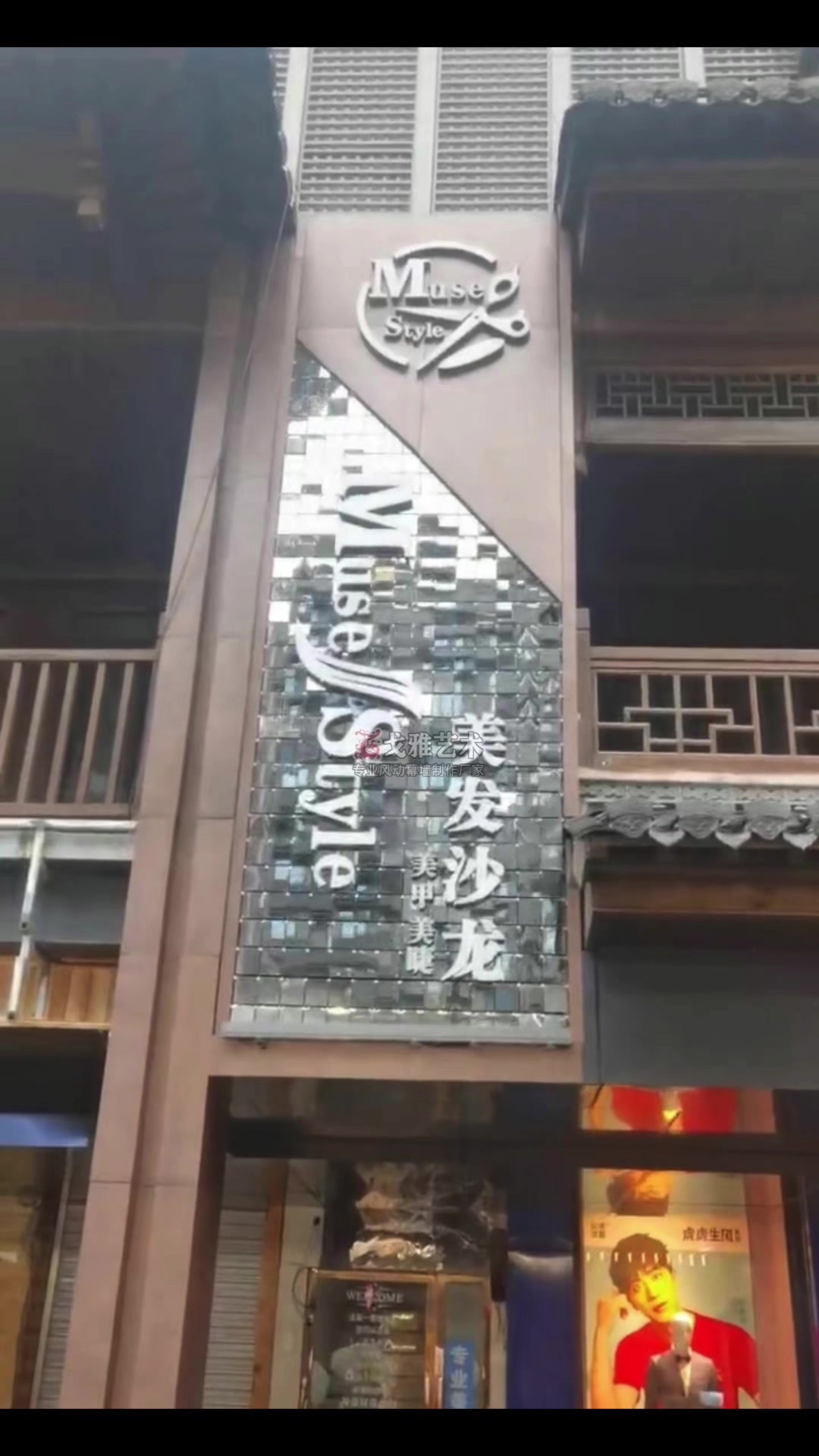 风动幕墙网红店门头招牌,门头设计好生意自然好,吸睛低成本
