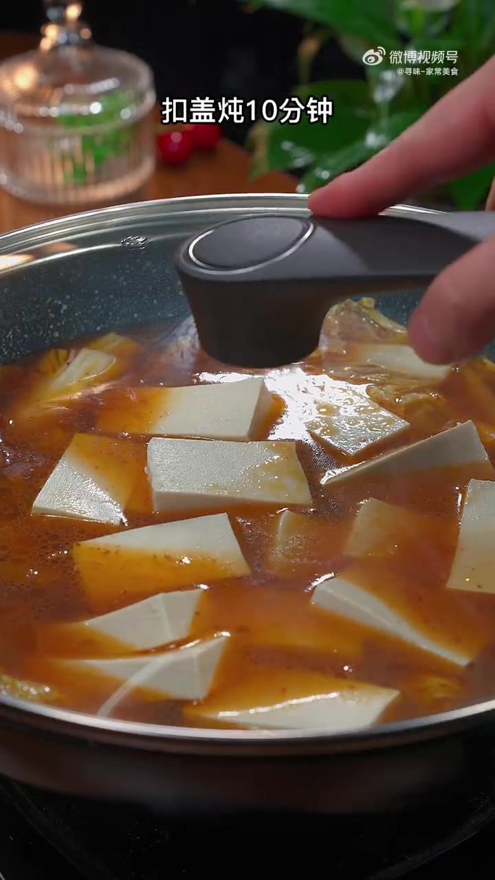 美味辽宁等您来 降温了,给家人做一锅白菜猪肉炖粉条,吃完身上暖乎乎!