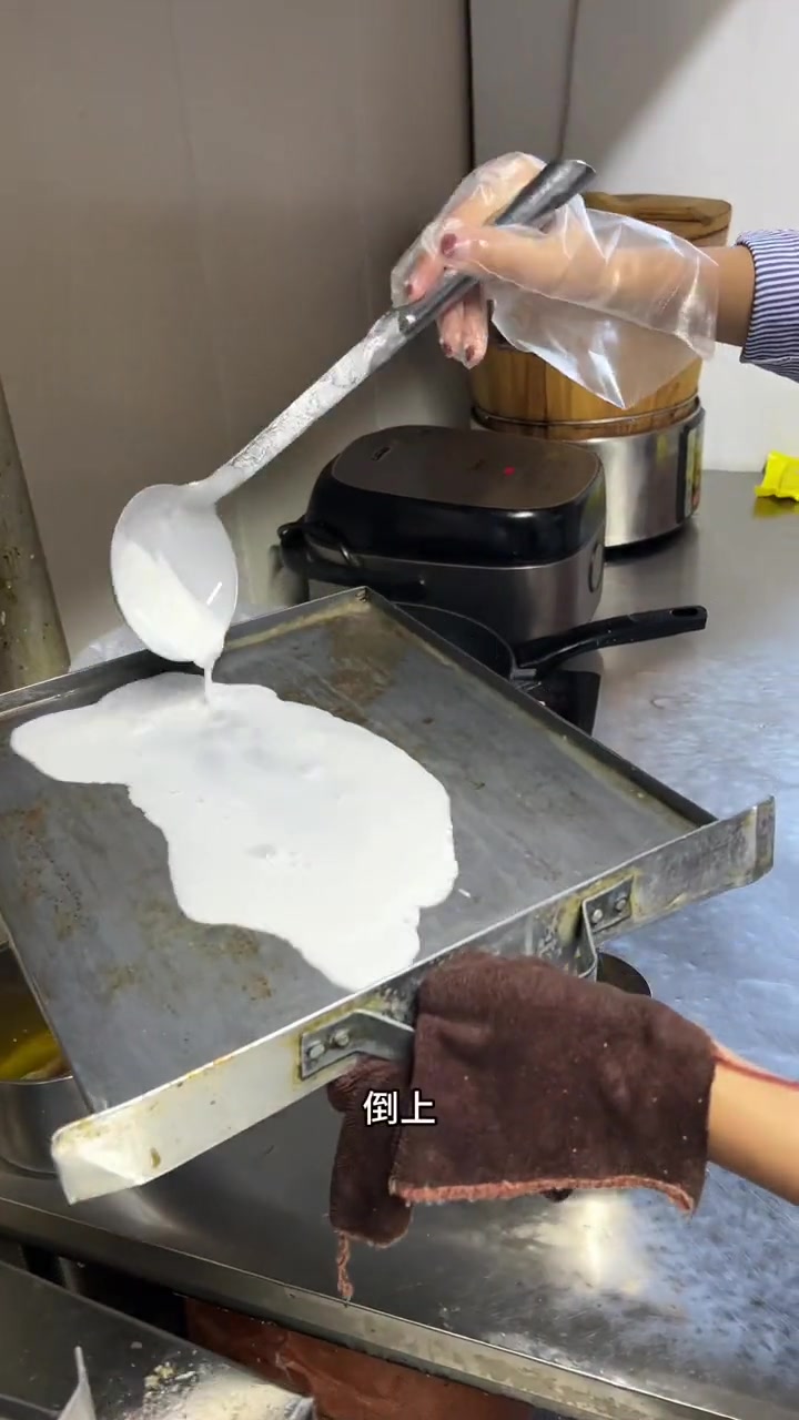 这个黑色经典臭豆腐我真的很爱吃