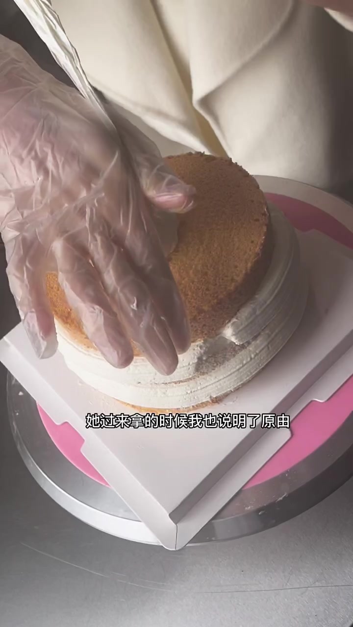 网友用粉笔做草莓蛋糕 虽然从小白变成了大白