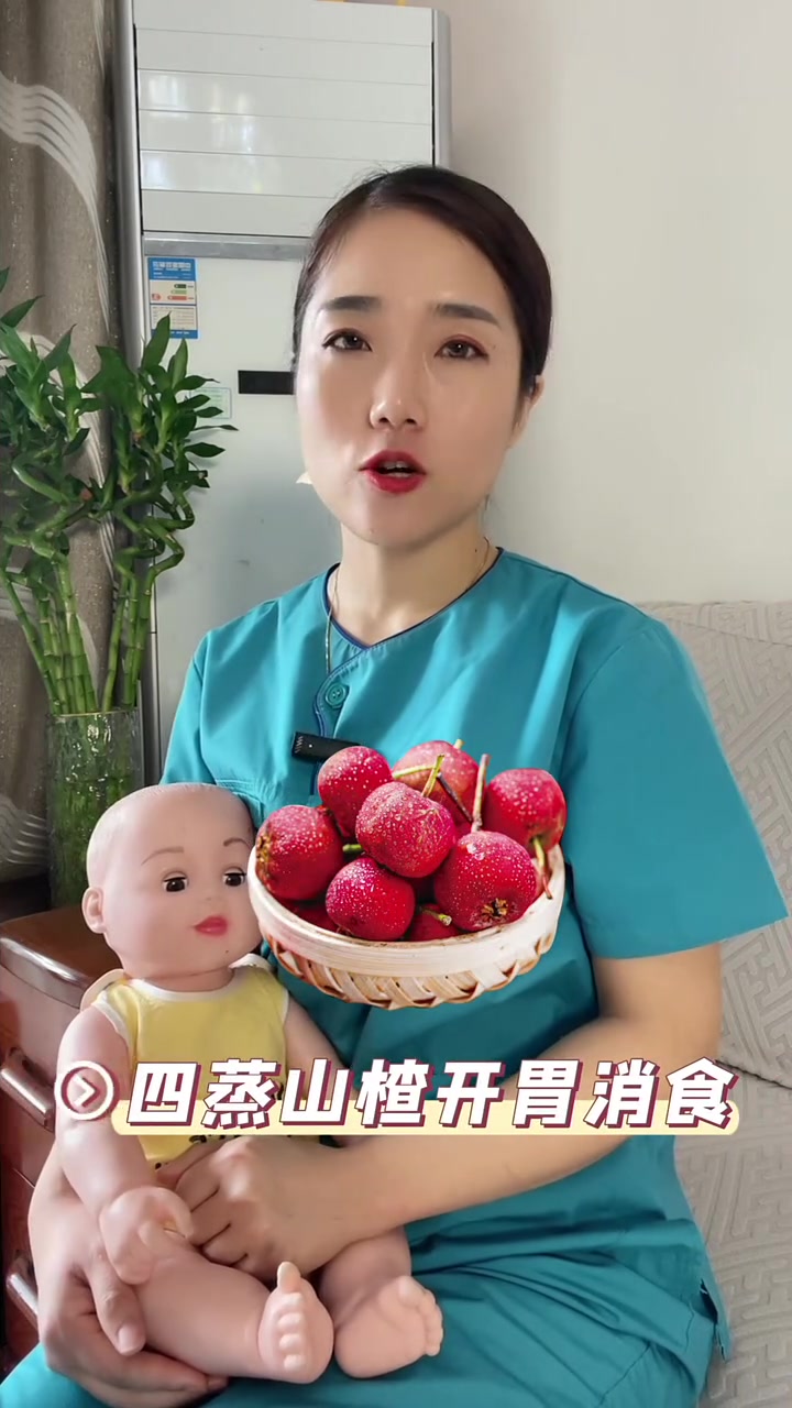 想要孩子少生病,六种水果蒸着吃 做法:1蒸苹果取一颗苹果,苹果表皮放少许盐搓。再用清水洗干