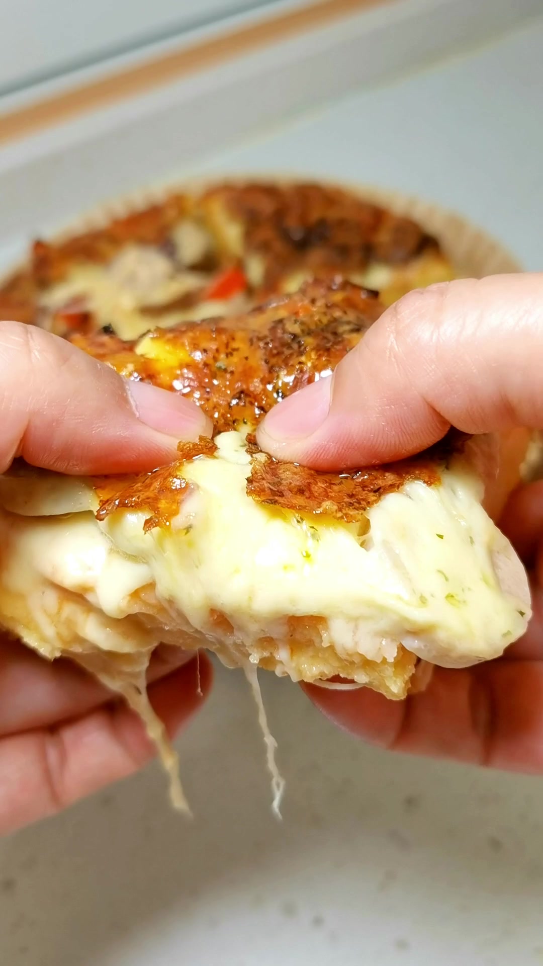 把剩馒头变成孩子爱吃的披萨,不浪费食物,孩子还夸妈妈厨艺好