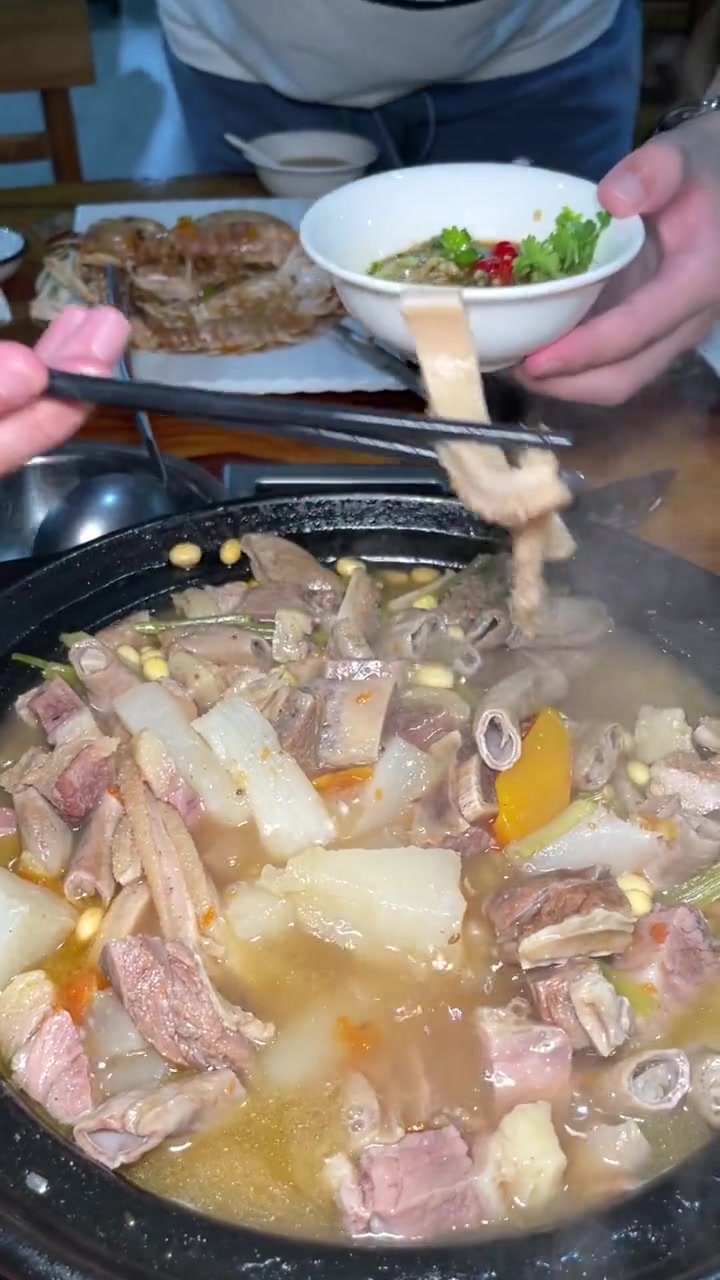 藏在三楼的海南牛杂煲 这一锅太有食欲了 风味海南 牛杂煲