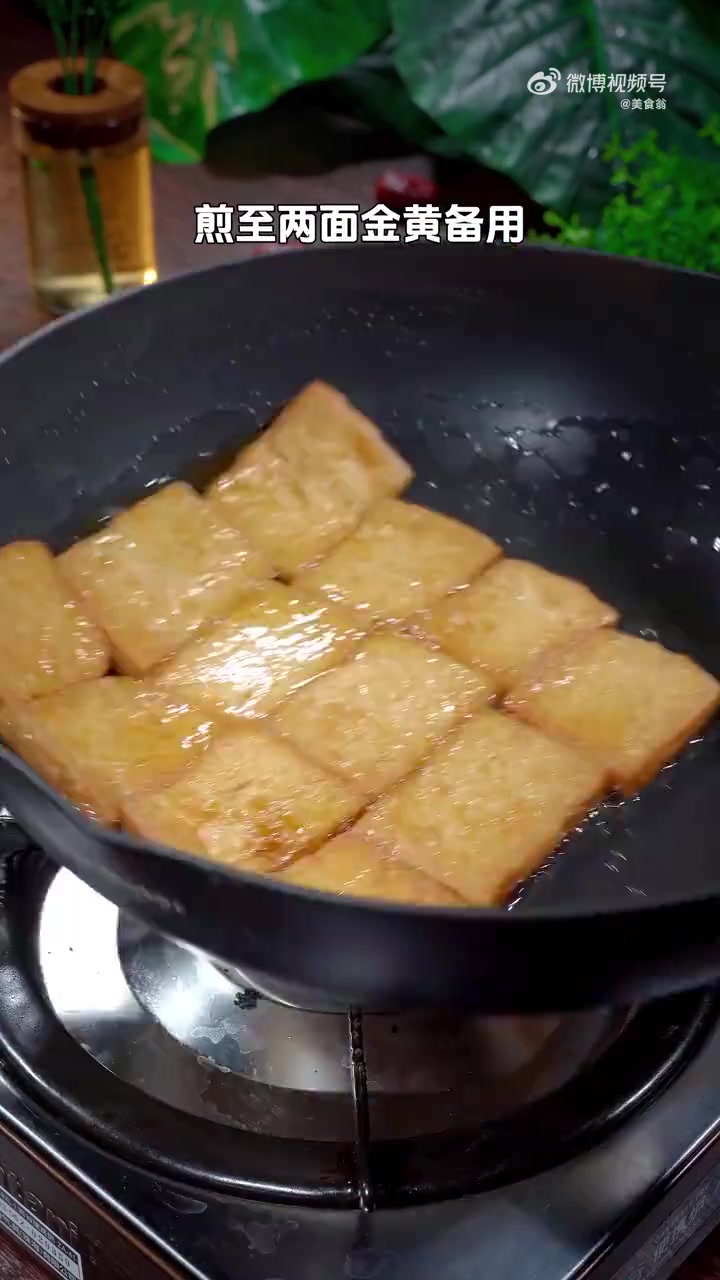 美味辽宁等您来 天气变冷了,给家人安排一锅热乎乎的东北特色菜白菜豆腐炖粉条吧,做法简单又好