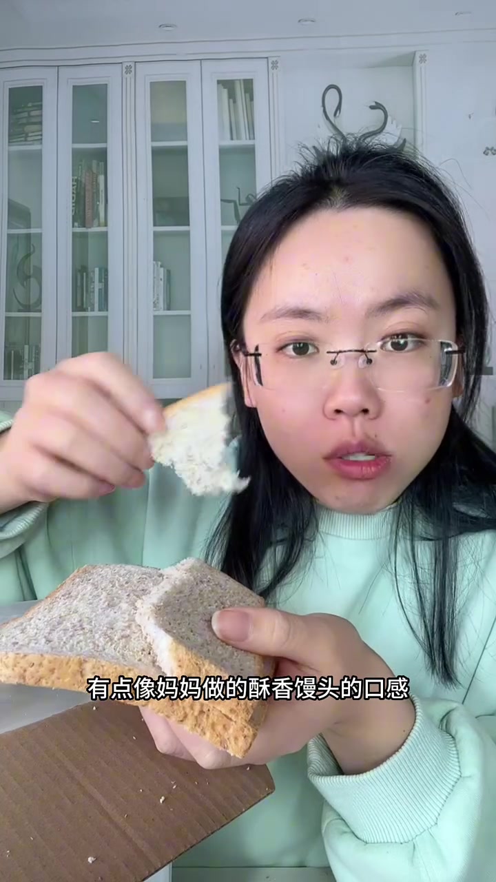 卷起来啦~19.9一箱全麦面包纯全麦的,长保质期,宣软的~