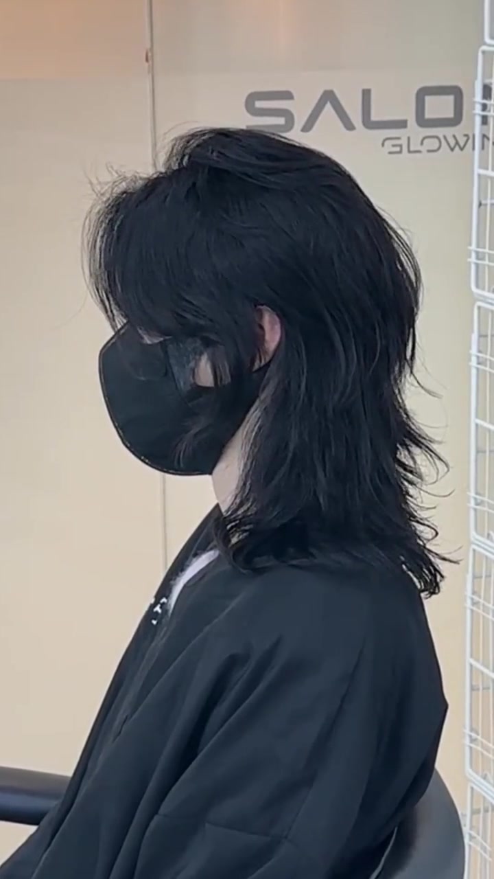 狼尾鲻鱼头 找托尼老师做了个狼尾鲻鱼头卷发结果真的太酷啦 剪发前vs剪发后 如何根据脸型选