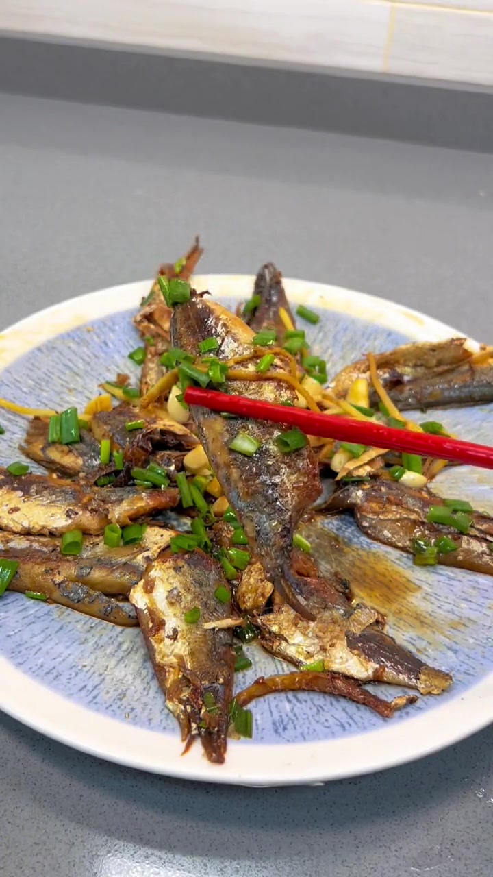这个福建特产 巴浪鱼干 咸咸香香 用来下饭送粥都好好吃 特别的香口 家常菜 巴浪鱼 巴浪鱼