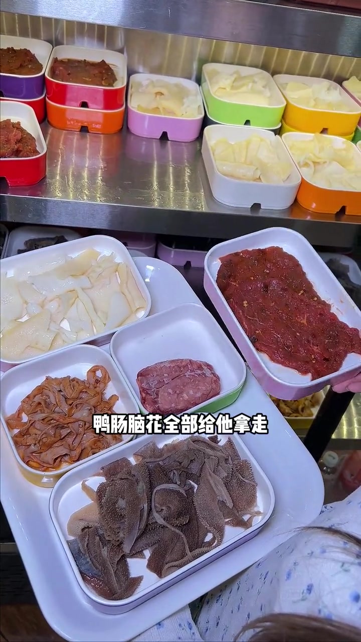 165俩人串串百威不限量 毛肚鸭肠黄喉自由!火锅串串 串串香 天儿冷吃点啥 撸串儿约起来 
