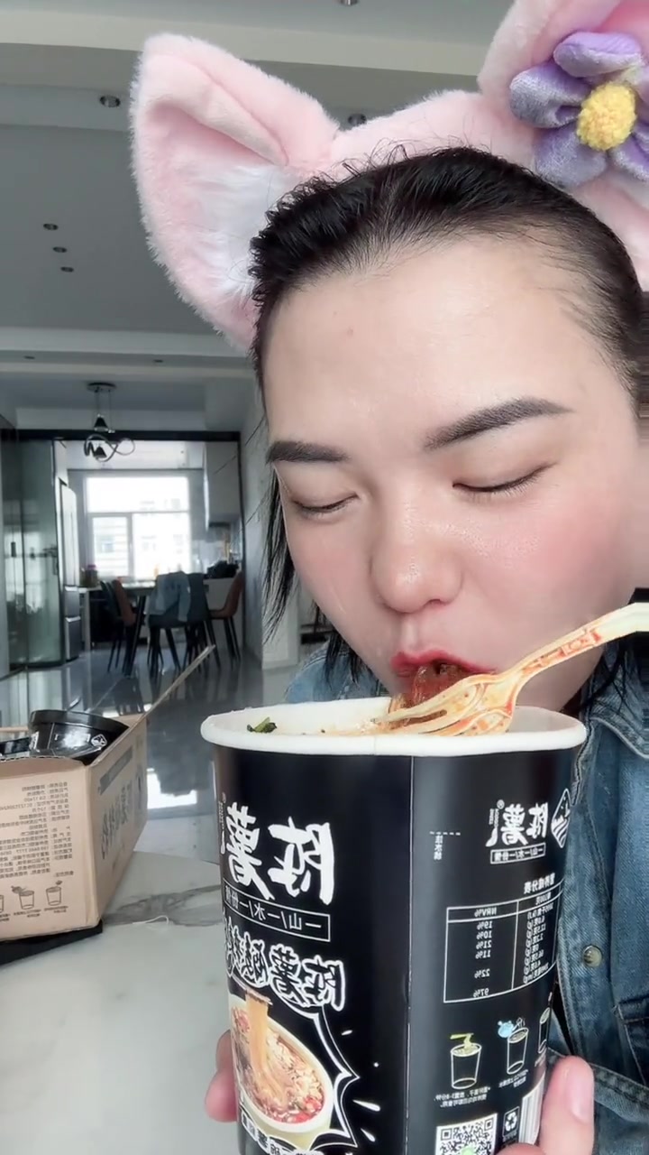 这个酸辣粉真的好好吃~ 酸辣粉 妈呀太香了 网红酸辣粉