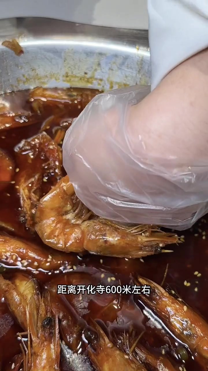 大家还记得自己第一次吃王婆大虾是什么时候吗?附近美食 这家店回头客超多 天儿冷吃点啥 王婆