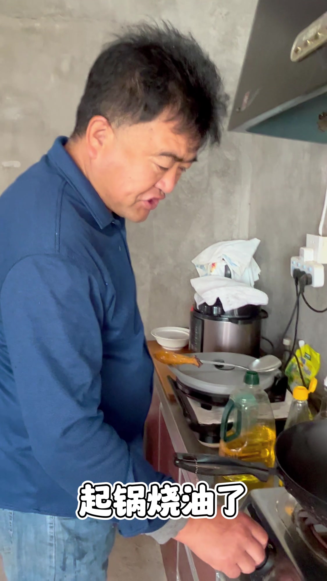 今渔民老海用今年晒场第一批鲅鱼干做道鲅鱼干炒五花肉,太好吃了