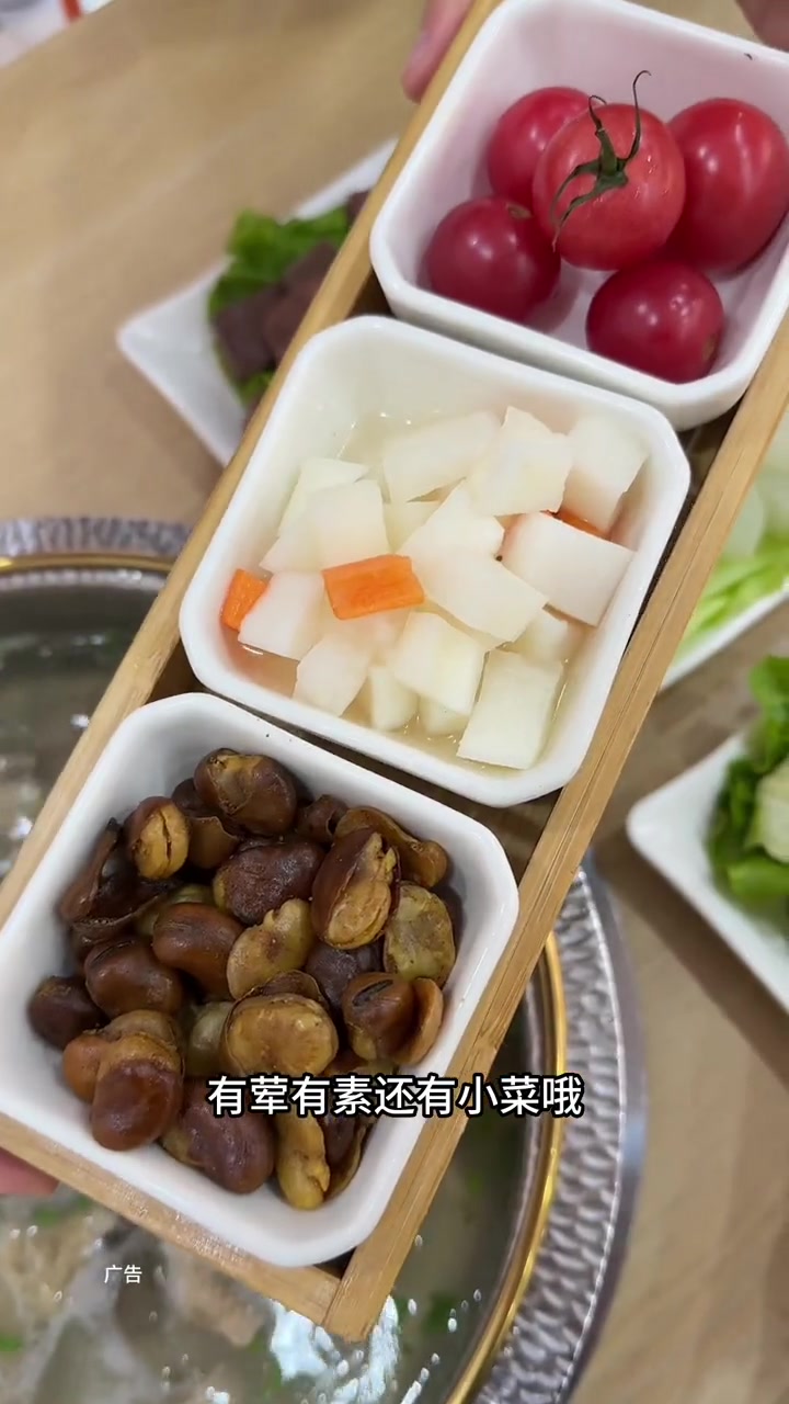 大半夜来给你们推一家老鹅汤啦,正宗辛庄人在世茂开的鹅汤馆,味道还是蛮灵个,108套餐也很实