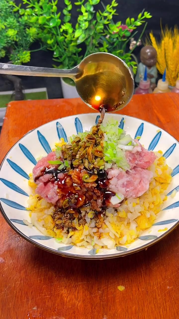 玉米面酸菜蒸饺这样做!大炖菜真的能抚慰冬日的胃 玉米面新吃法 花样面食 饺子 东北美食