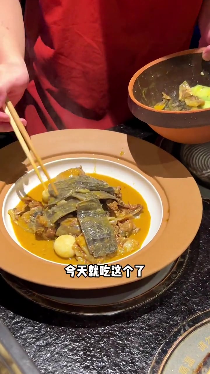 带客户在摩天轮下炫王八,男人的浪漫你不懂。打卡网红院子 甲鱼盛宴 吃甲鱼到王捌院子 宴请餐