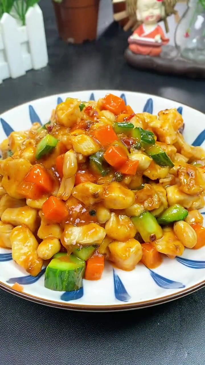 空保鸡丁不管大人还是小孩都喜欢吃,下饭菜 宫保鸡丁的家常做法 美食 美食教程