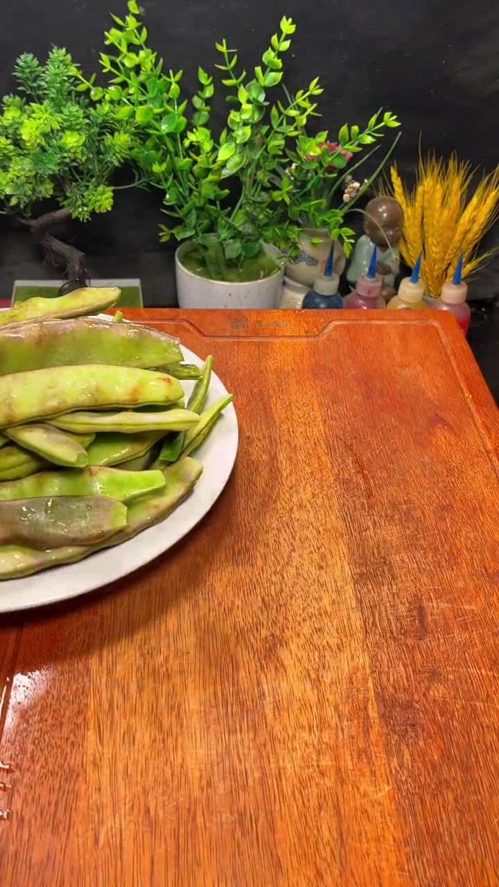油豆角烧肉这样做!大炖菜真的能抚慰冬日的胃 油豆角炖肉 猪肉新吃法 东北菜