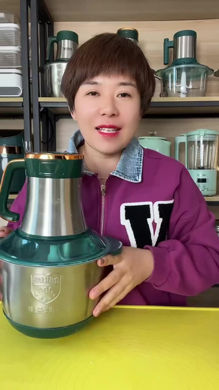 新款绞肉机活动来了,即日起左下角小黄车能拍到的,都是双盆双盖,到手五套刀,还有小刮刀和防滑