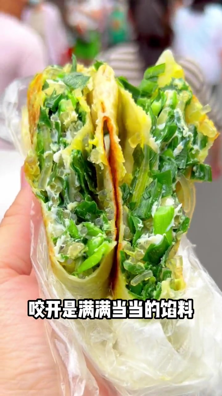 南京的早饭天堂「能仁里早市」。虽然南京的早市拍出来视觉效果一般,但是这些个味道是真的好好吃