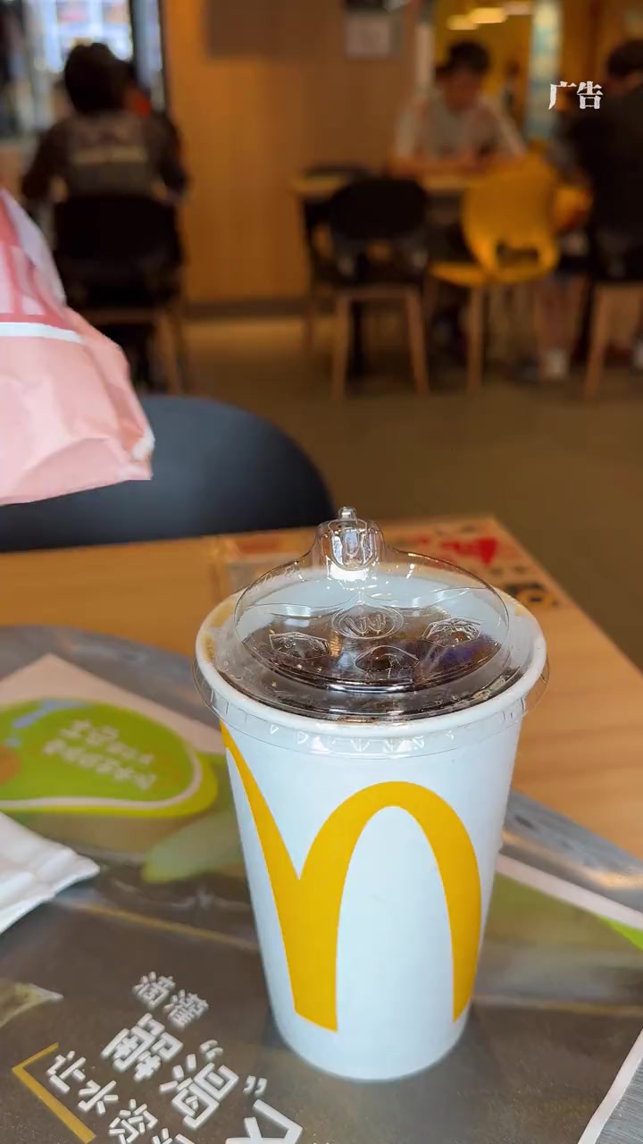 麦当劳麻酱芝士风味板烧鸡腿堡上线 没吃过的宝真的要试一下,惊艳的味道。0油添加板烧不加油更