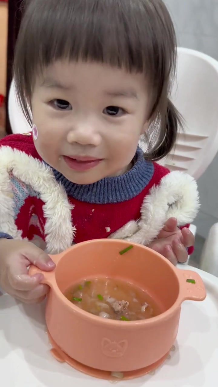 妈妈做的小扁肉真好吃,一口一个 宝宝辅食 自主进食 吃饭香香身体棒棒 萌宝小吃货 辅食