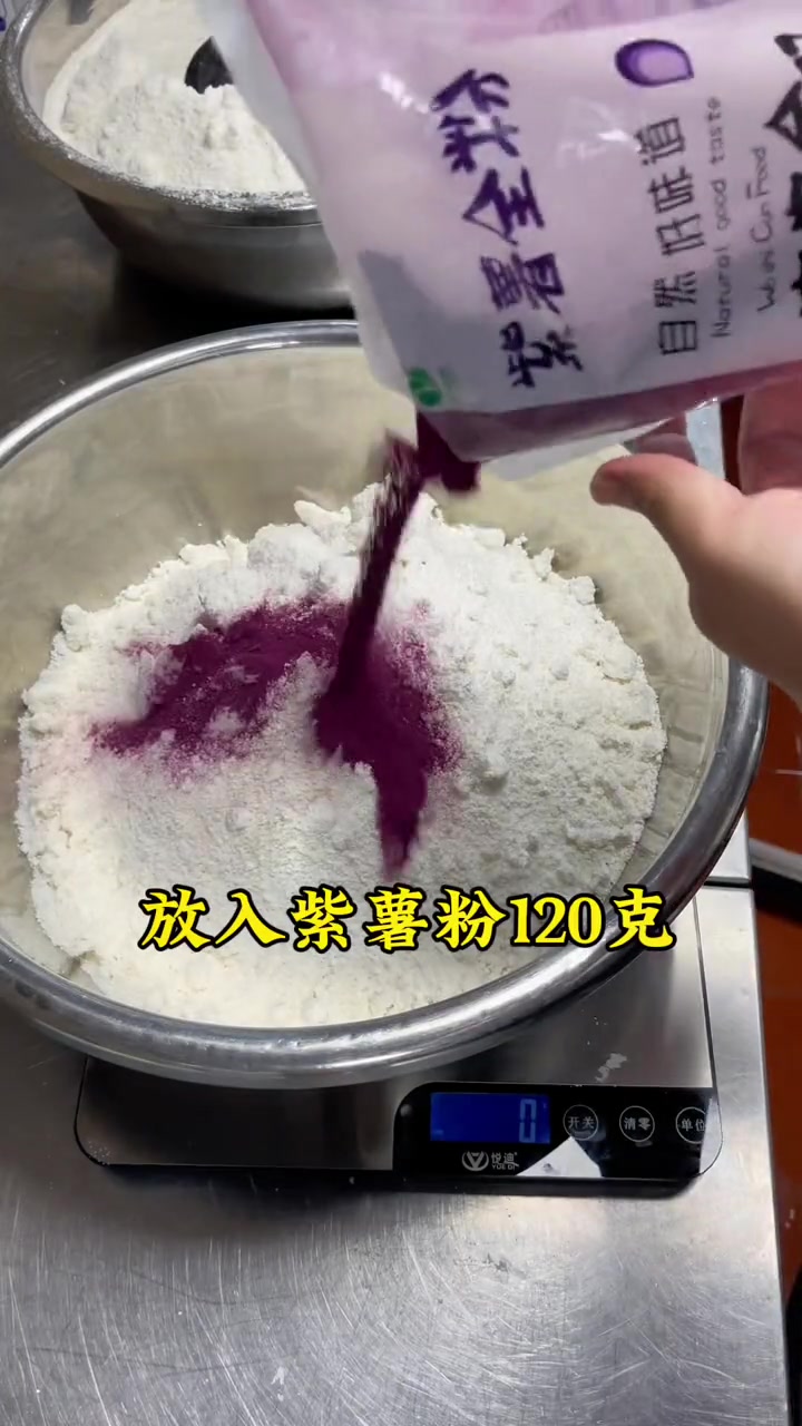 今天分享桂花糕,松软香甜。满屋飘香的桂花糕,真的太简单了。零失败,感觉学起来吧。桂花糕 中